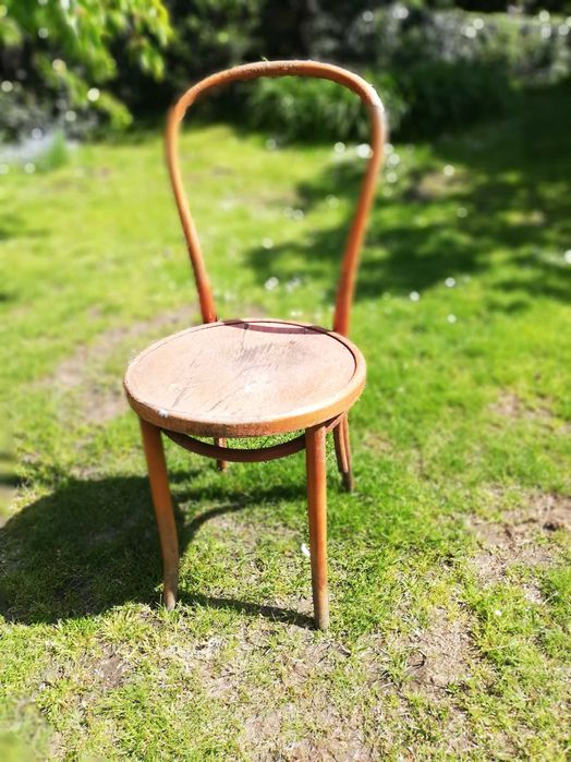 Drewniane krzesło stołek okrągły z oparciem