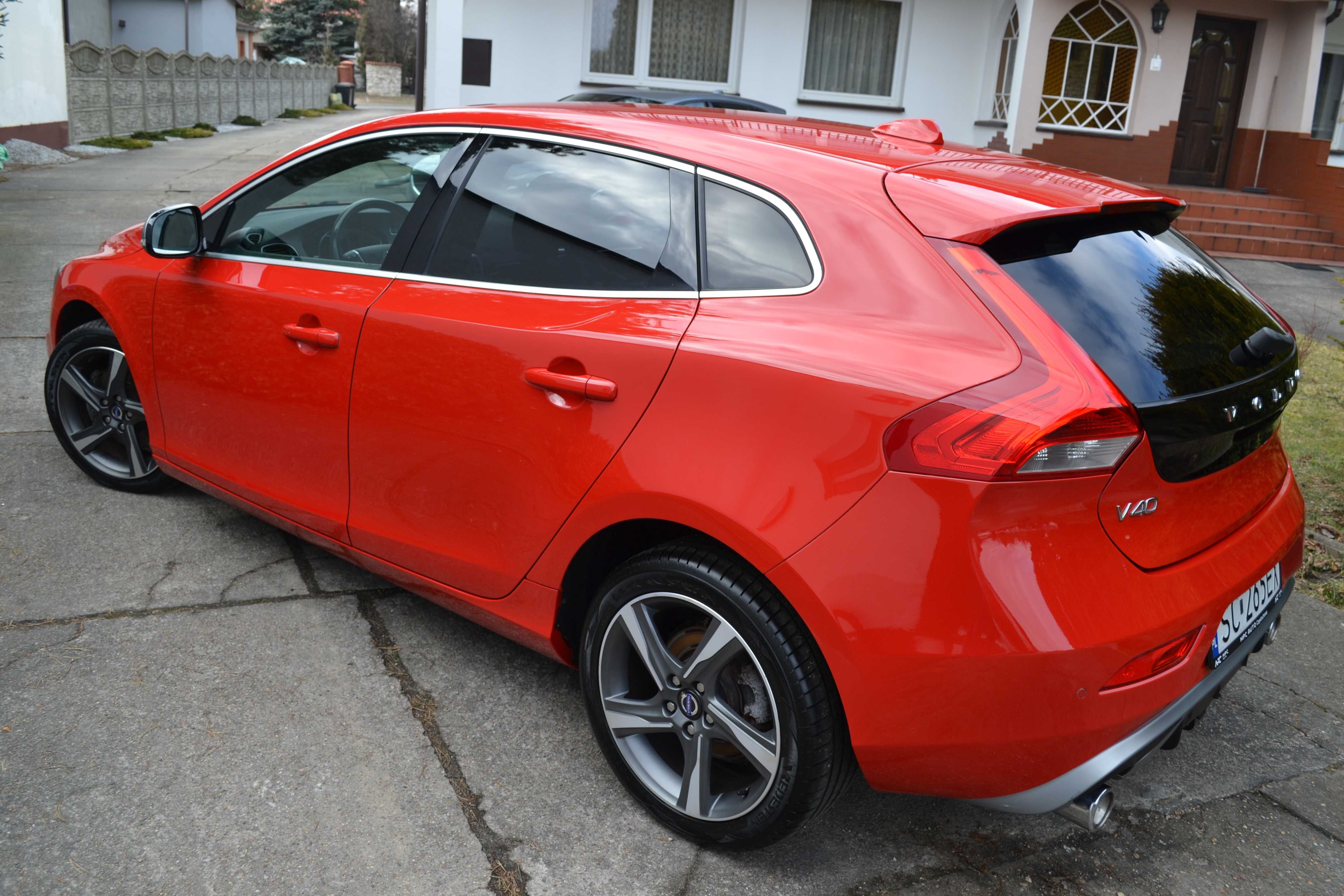 Volvo V-40 R-Design 1.6 Benzyna Zegary TFT Zadbane Śliczne Wyposażone