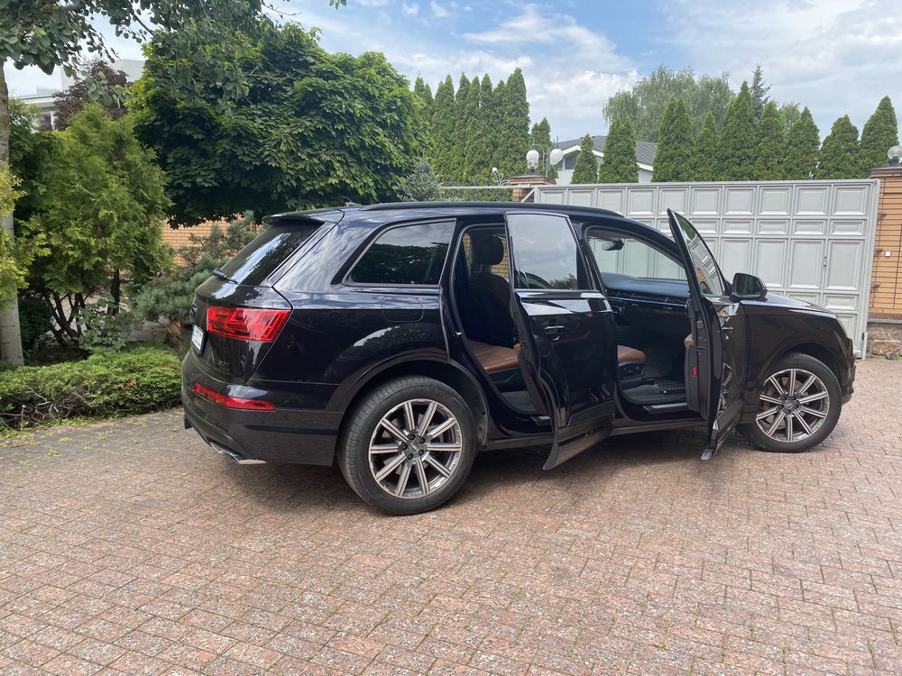 AUDI Q7  2018 року у гарному стані