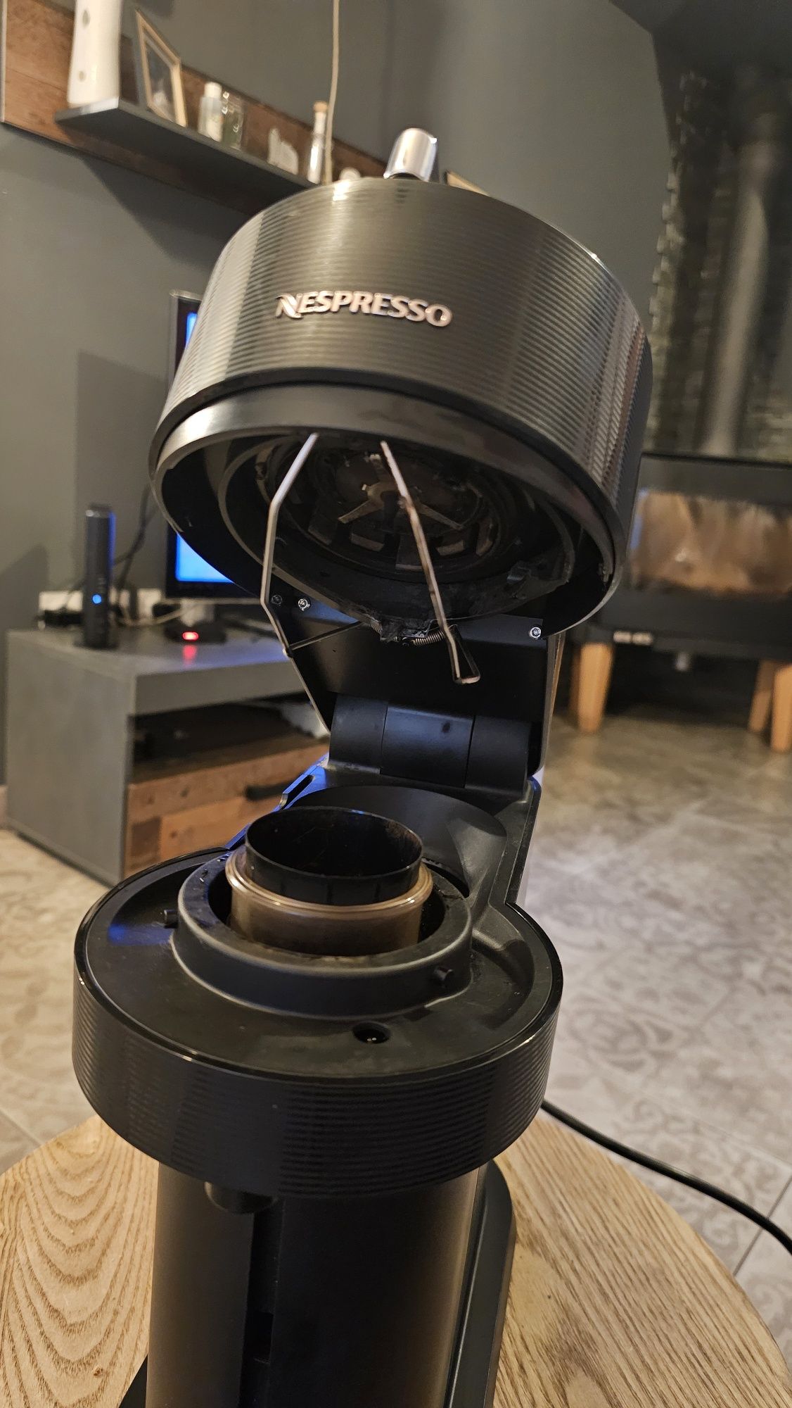 Maquina nespresso next deluxe