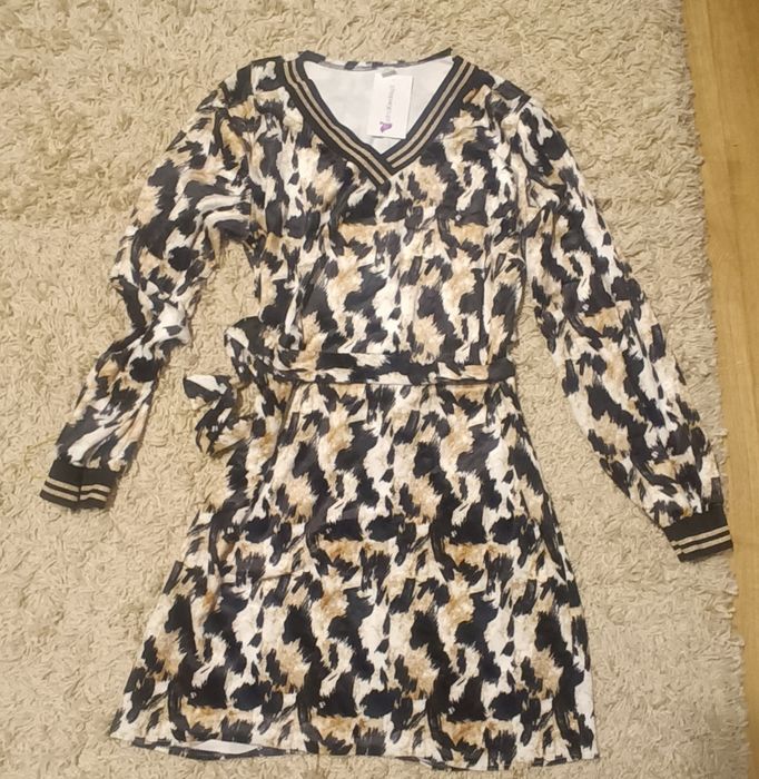 Welurowa nowa sukienka w panterkę 38 M Modna kiecka