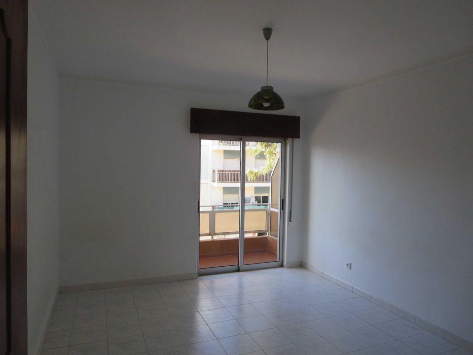 T2 Faro - central com muita luz e boas áreas