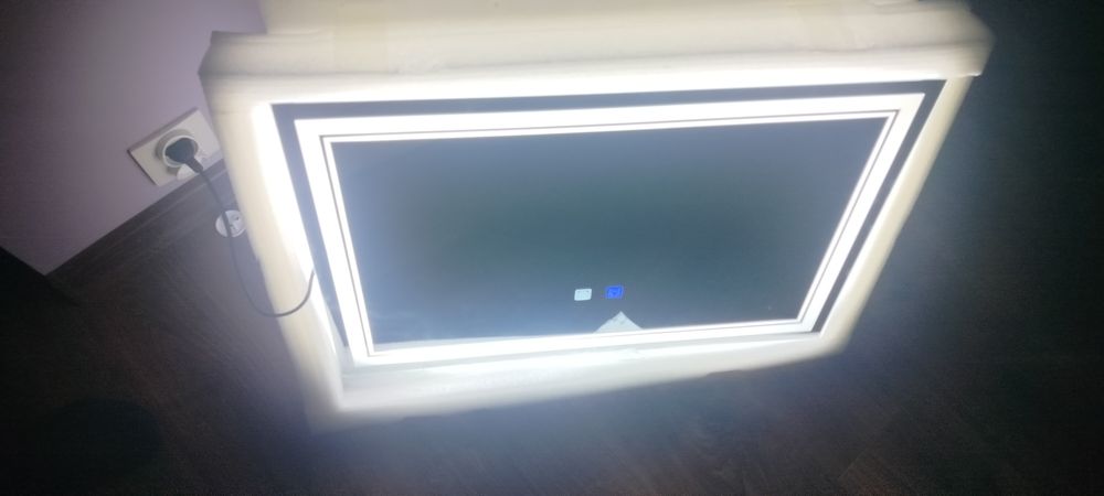 Lustro z podświetleniem LED