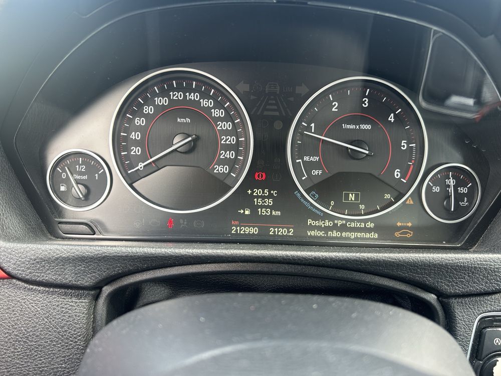 BMW 318 d auto de 2013 Nacional revisoes na marca