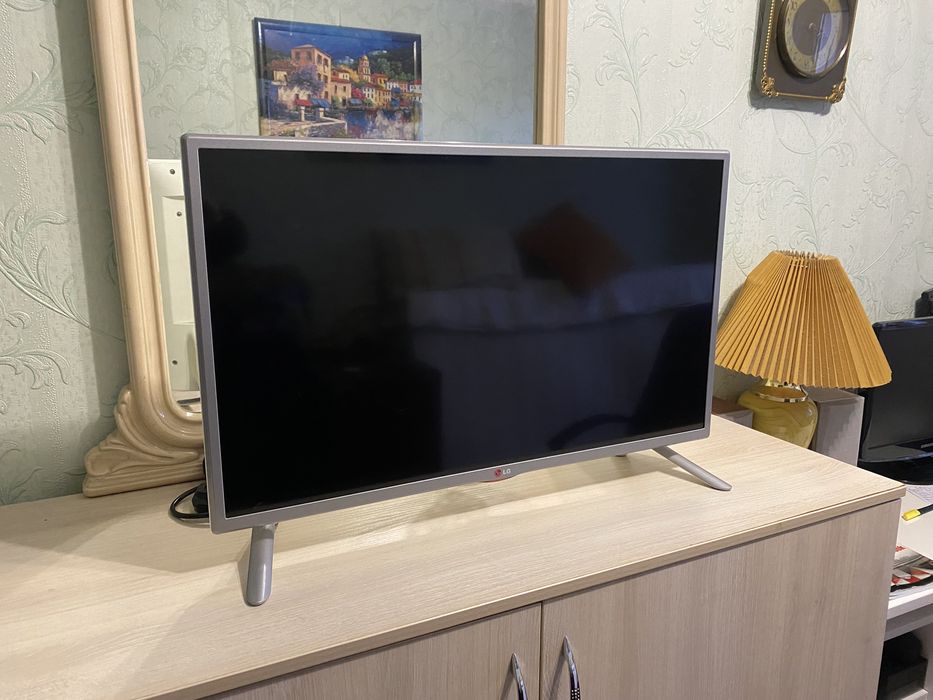 Телевізор LG 32 дюйма Smart TV LG32LB570U-ZJ