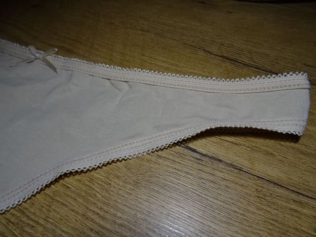 George bezowe bawełniane stringi nowe L