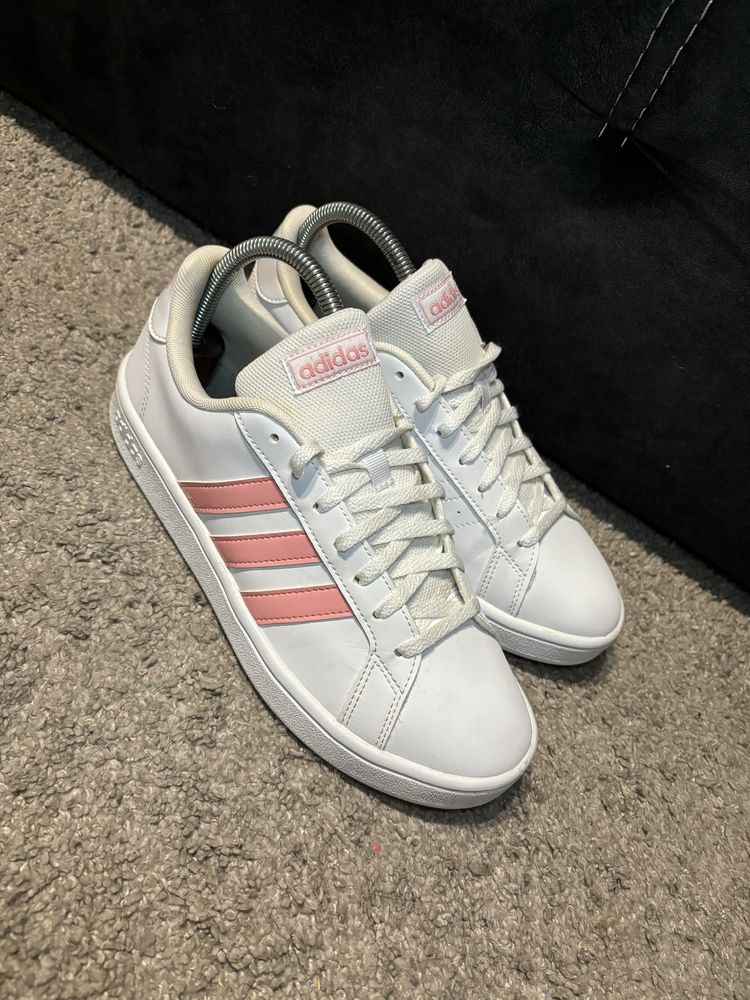 Кросівки adidas 39