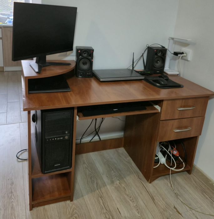 Стіл комп'ютерний, письмовий стіл