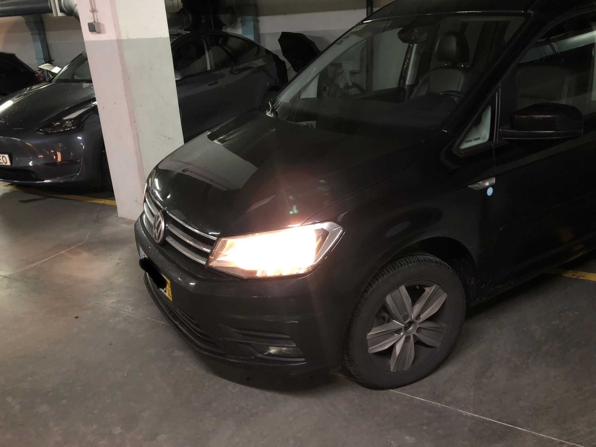 VW Caddy XL 2019 7 Lugares Bom estado geral