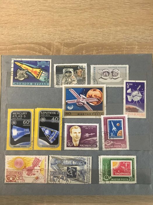 Марки космоса в альбом-кляссері