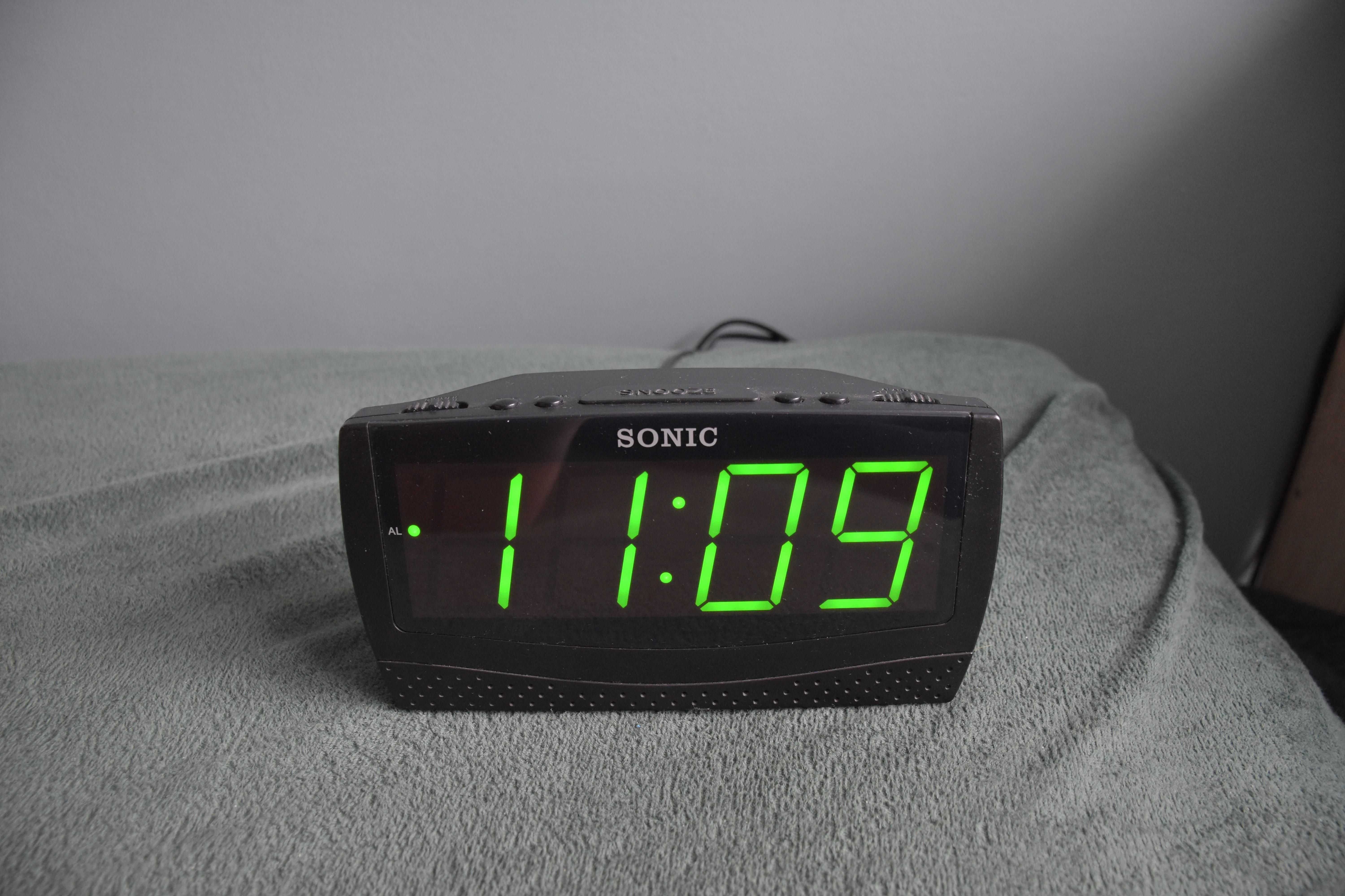 Zegar z budzikiem, wyświetlacz 4,5 cm
