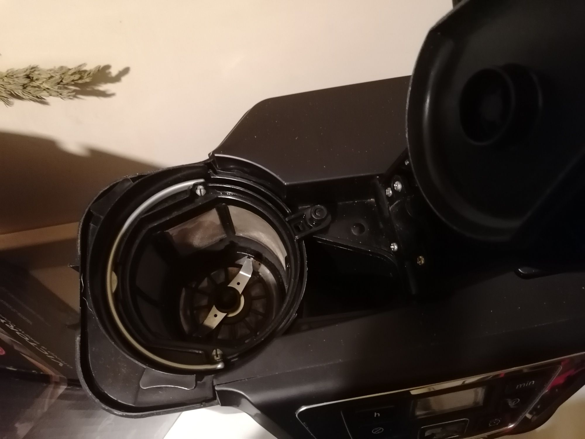 Ekspres do kawy Russell Hobbs z młynkiem