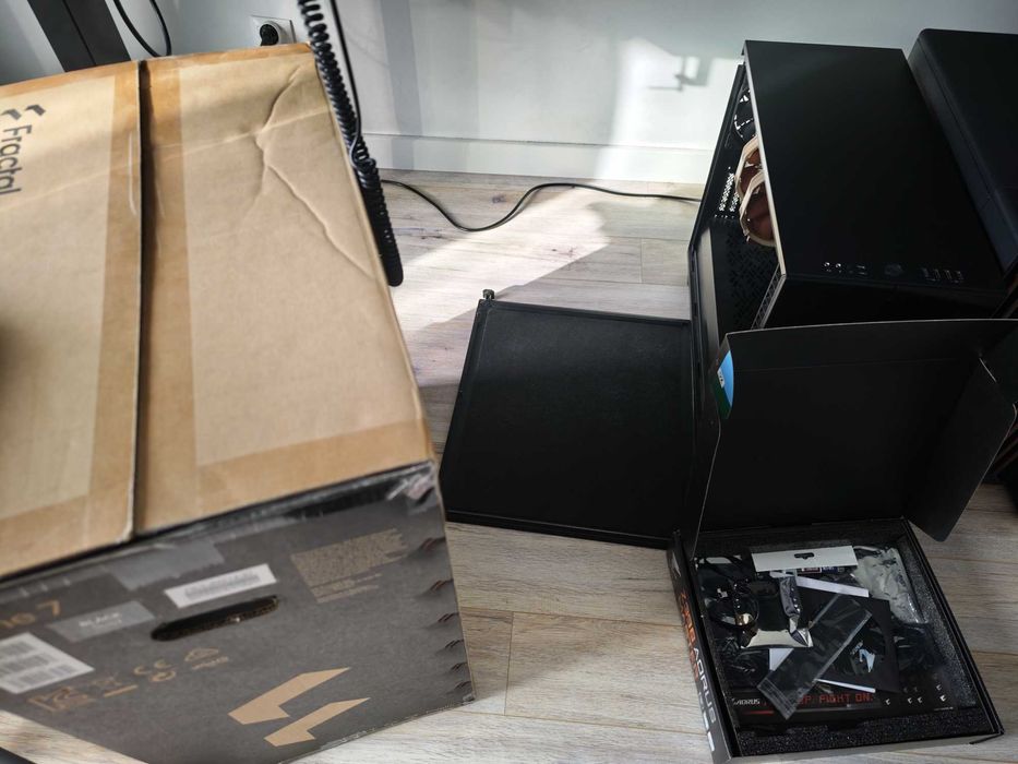 Komputer 9700k, 32GB DDR4, Z390 Aorus Master, 250GB SSD Windows 11 Pro