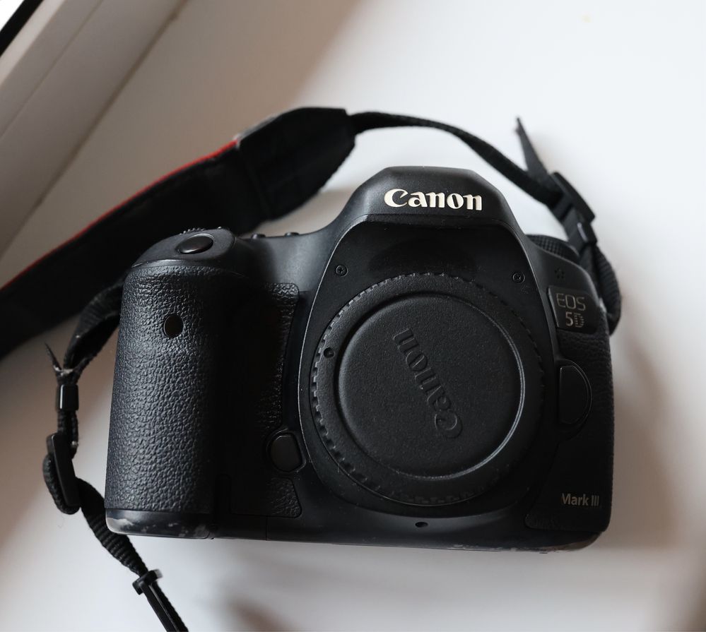 Продаю  Canon 5d Mark 3