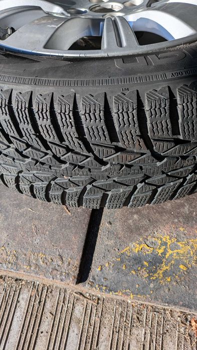 Felgi aluminiowe z oponami zimowymi