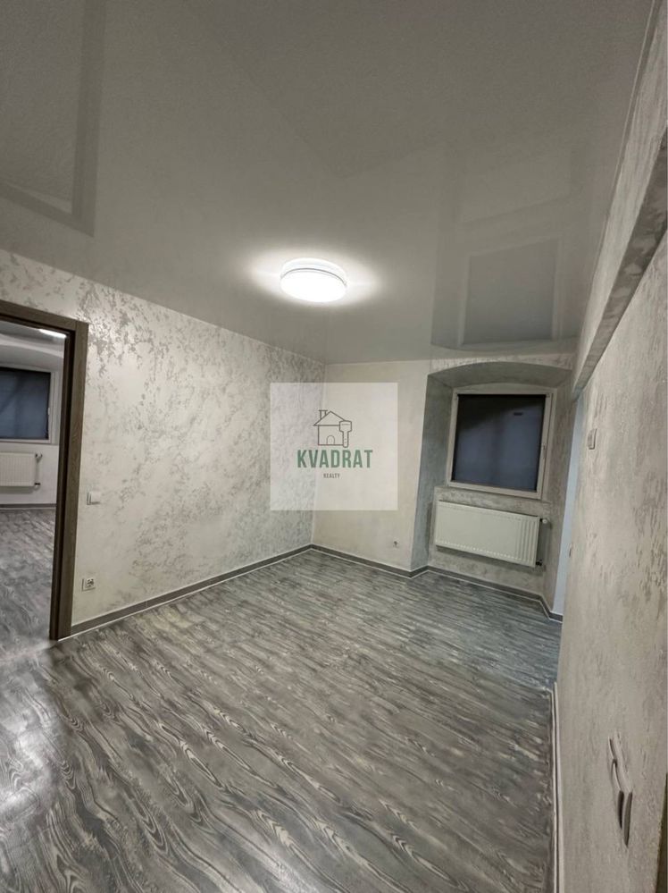 Продам 2-кімнатну квартиру у самому центрі старого міста