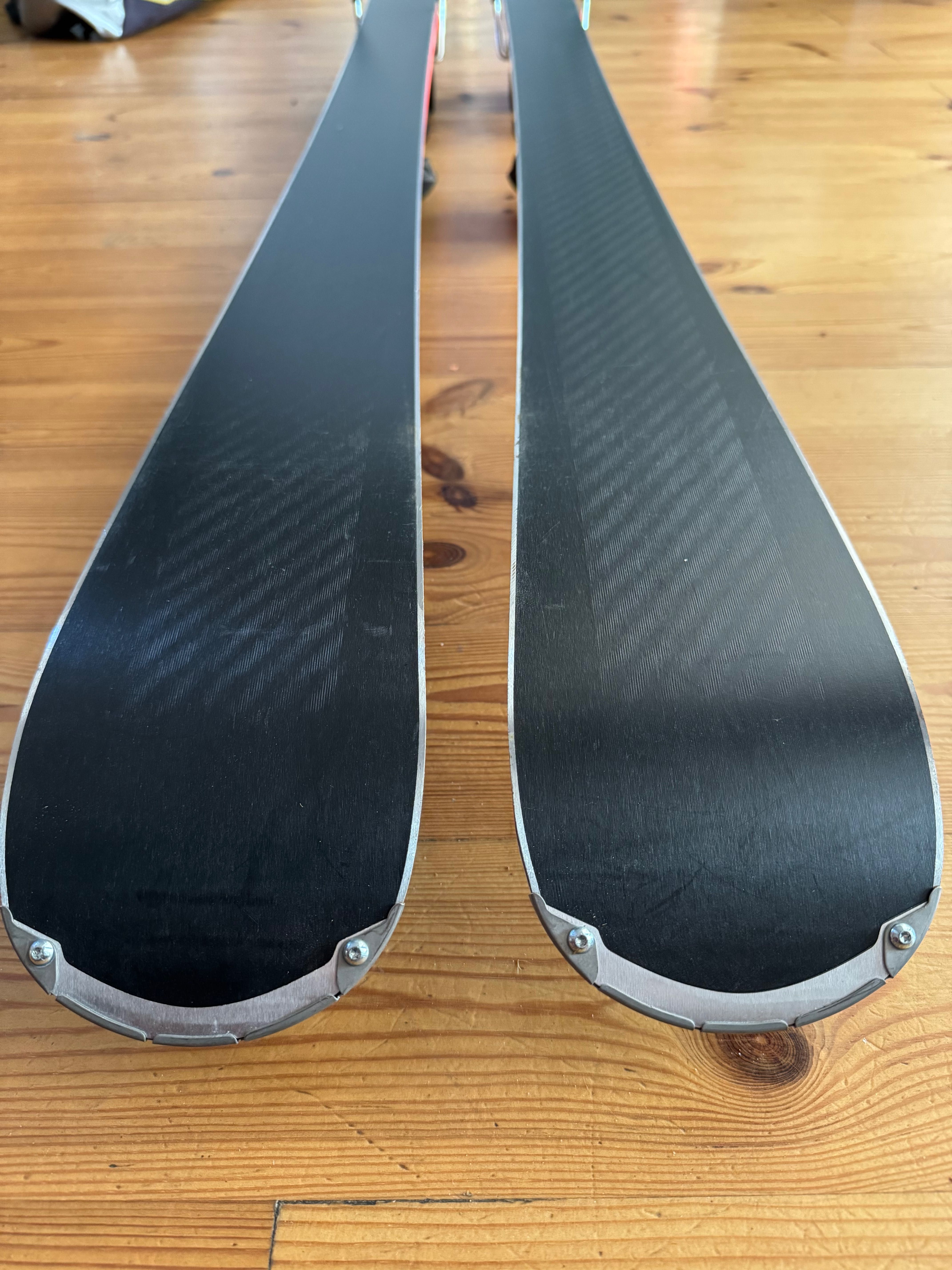 Rossignol React R8 TI Narty Zjazdowe + NX 12 Konect GW