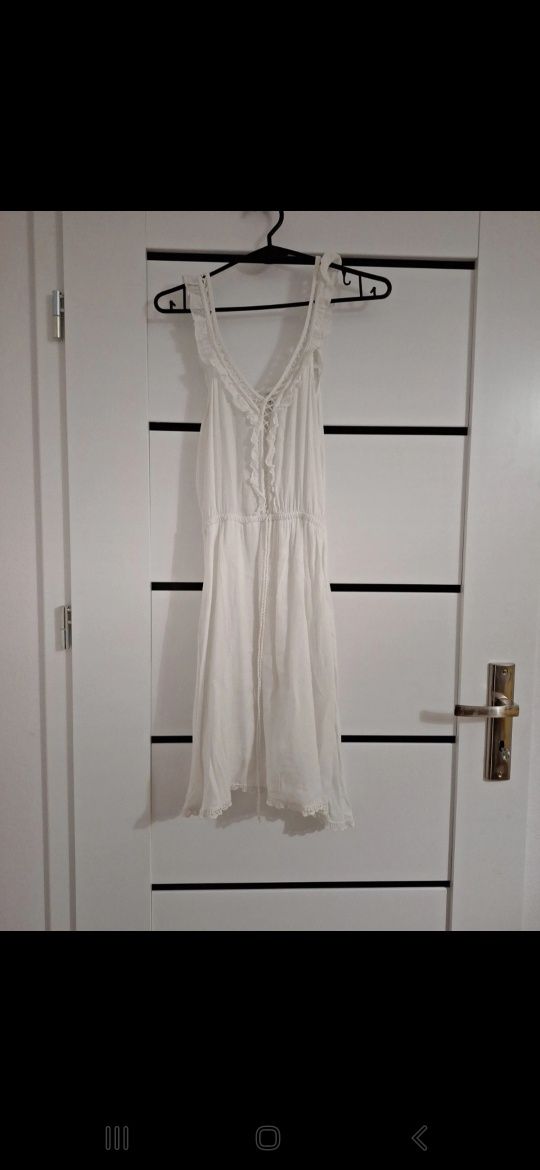 Letnia biała sukienka