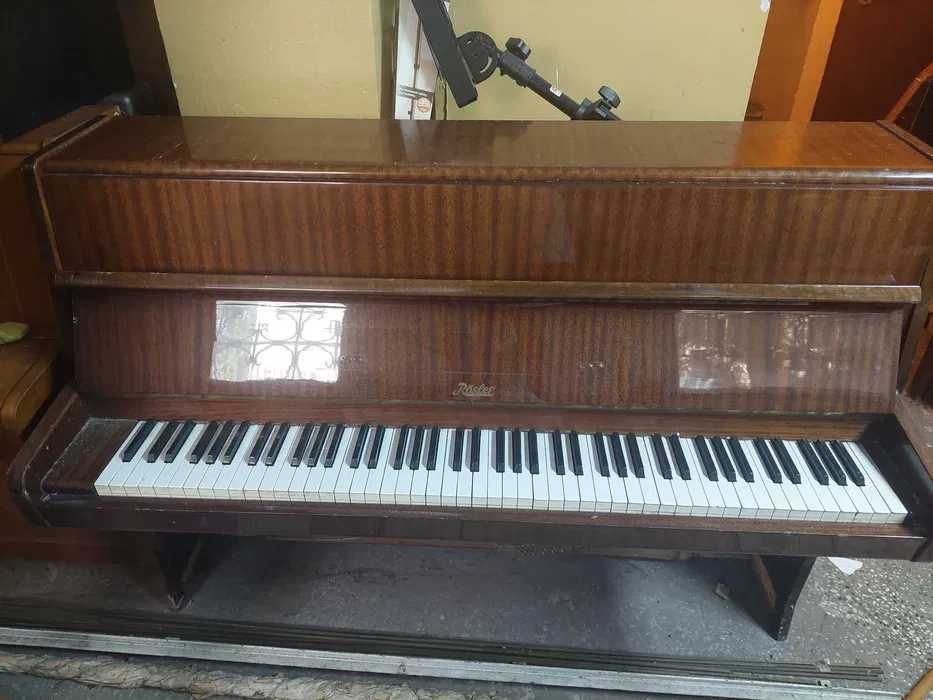 Pianina instrument klawiszowy