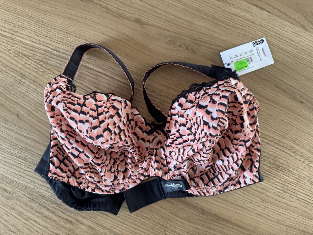 Biustonosz nowy 95E brytyjskiej firmy Sculptresse by Panache