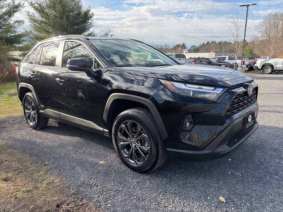 Toyota RAV4      2023