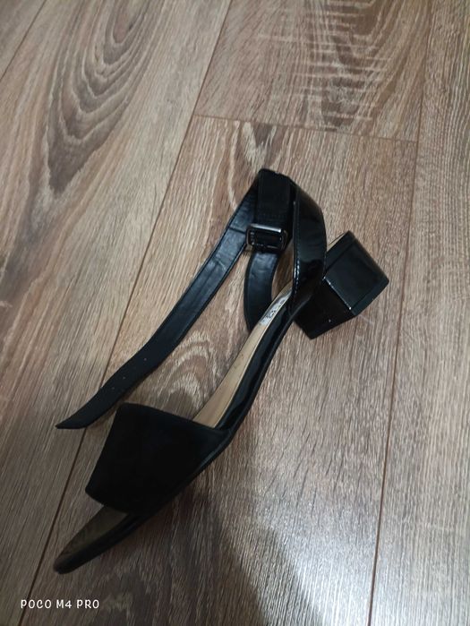 Босоніжки жіночі Clarks