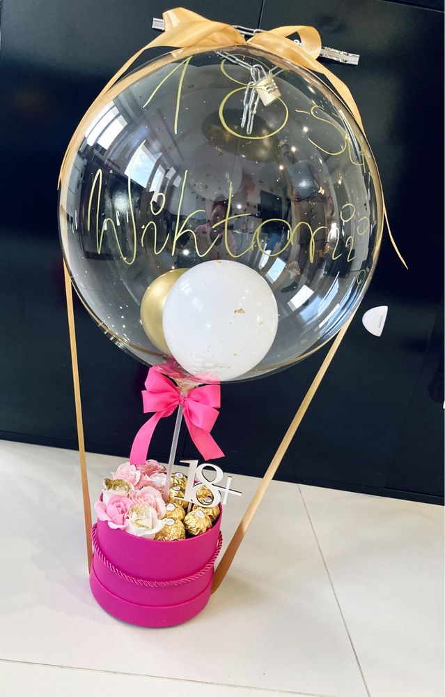 Box z balonem napisy róże mydlane żywe kwiaty słodkości upominki