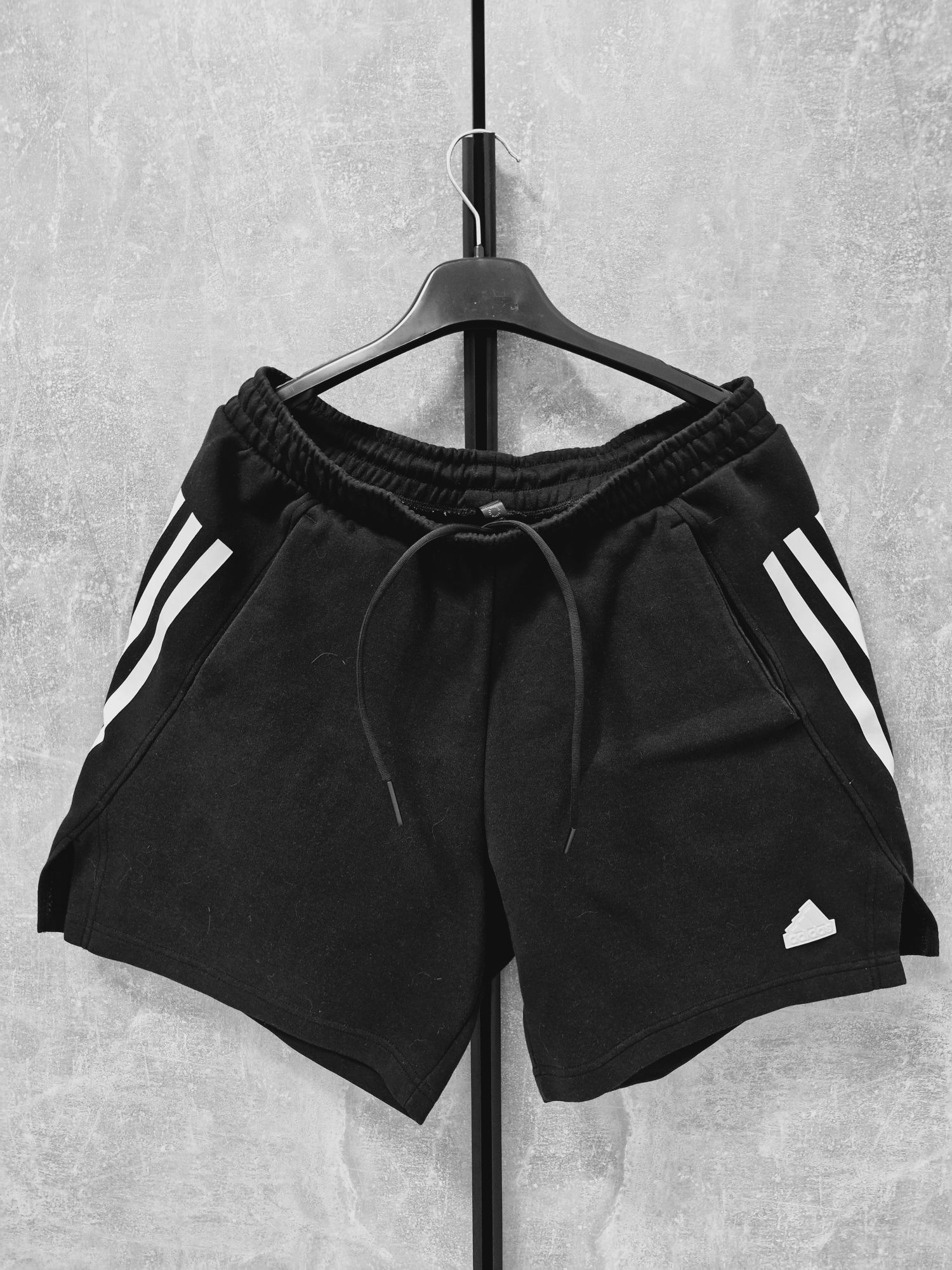 Продам шорти Adidas L