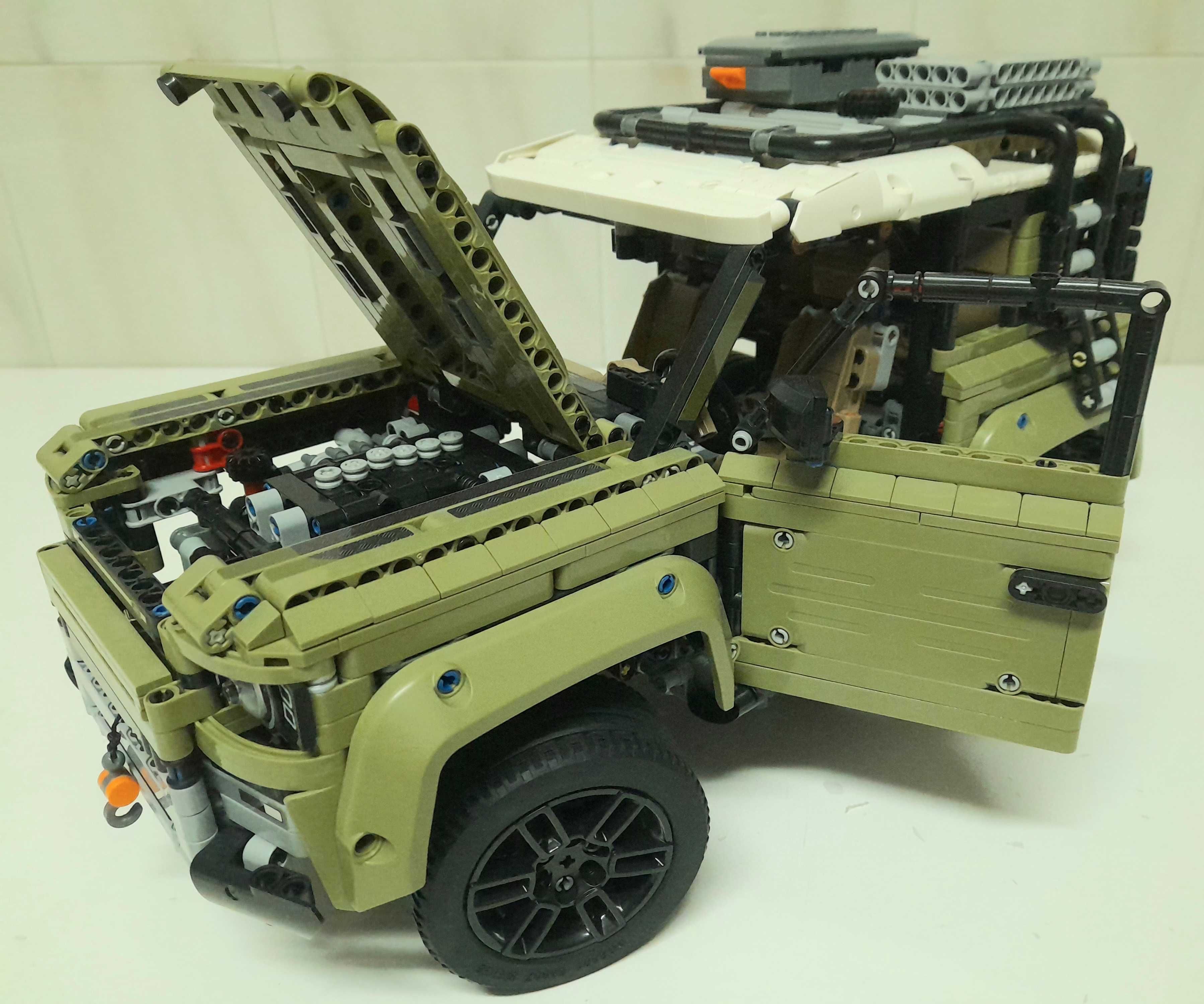 Lego Thecnic Land Rover Defender