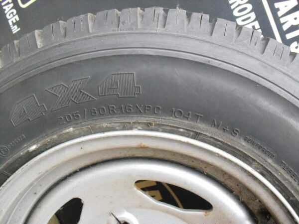 Land Rover Discovery Jante ferro Pneu XPC Michelin 205 x 80 x r16