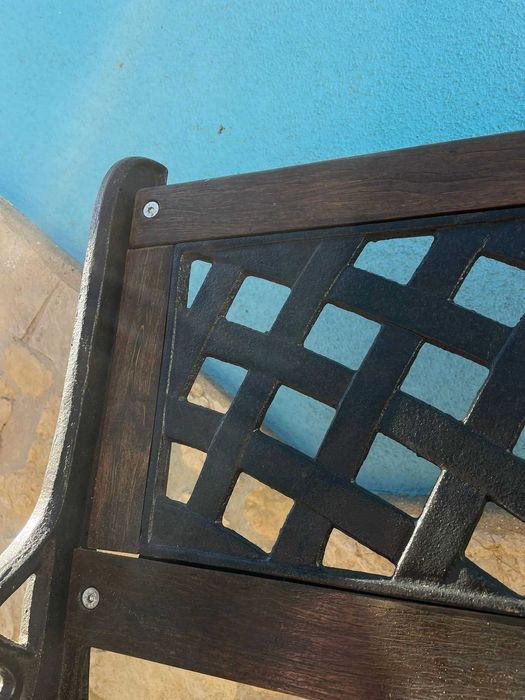 Banco de Jardim em Ferro Fundido e Madeira