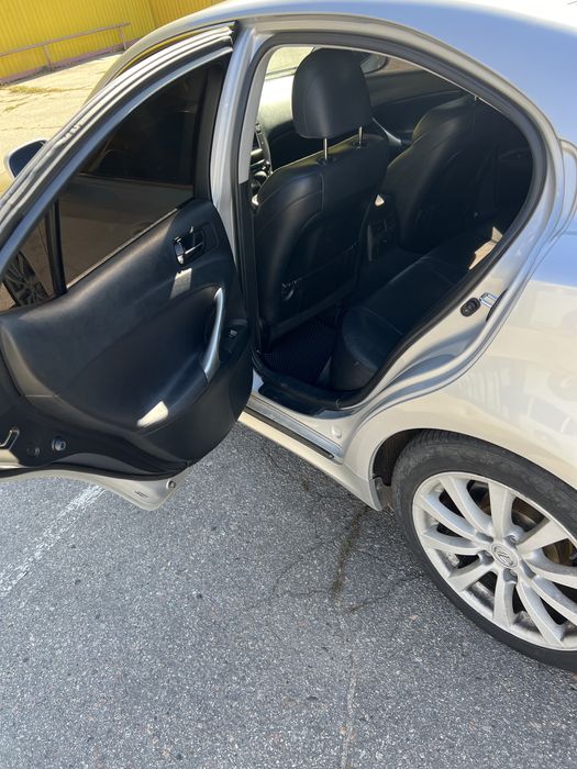 Lexus is 220d 2008года