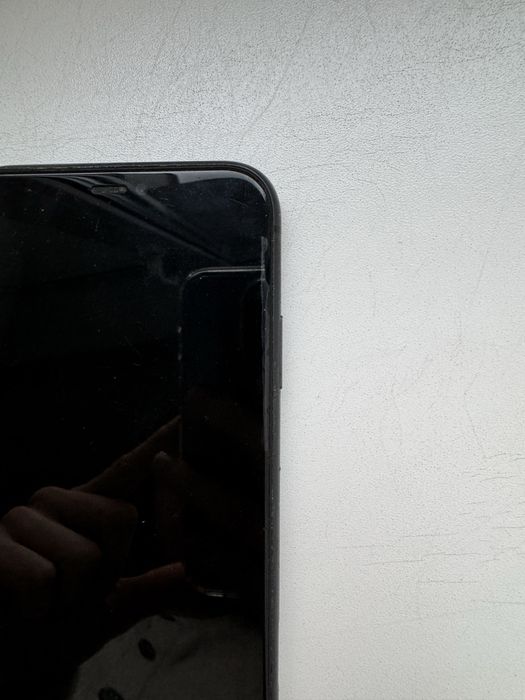IPhone 11 на 64 GB.
