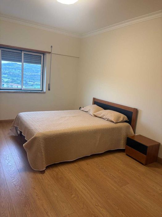 Alugo quarto em Loures