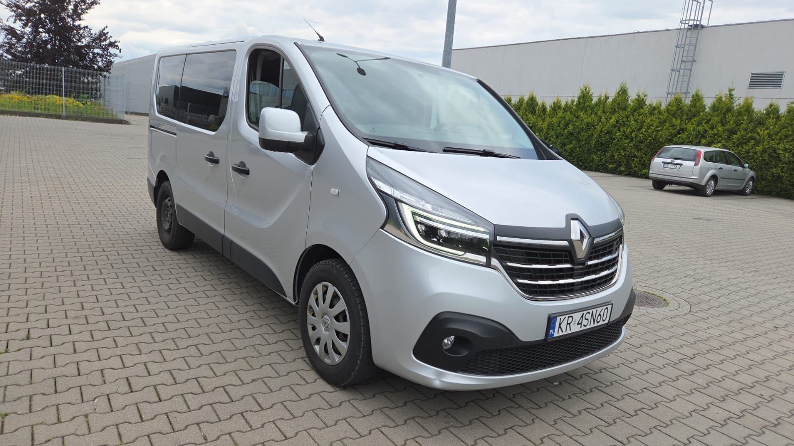 Wynajem BUS 9 osobowy renault Traffic