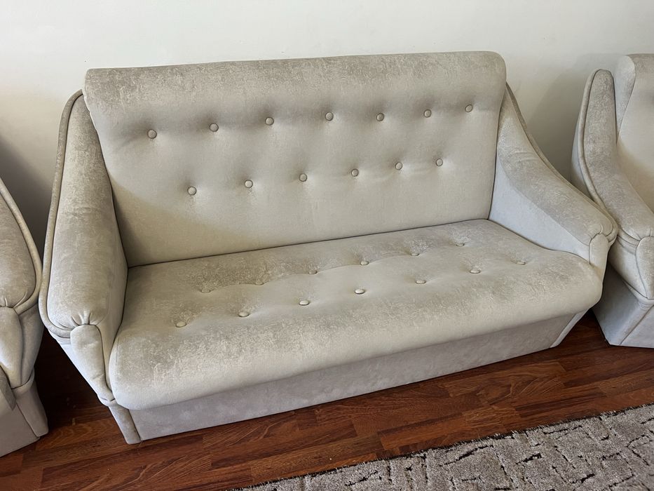 Продам диван и два кресла