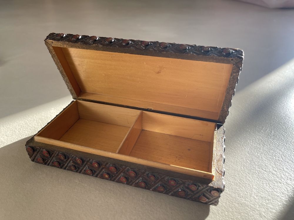 Stara drewniana szkatułka pudełko