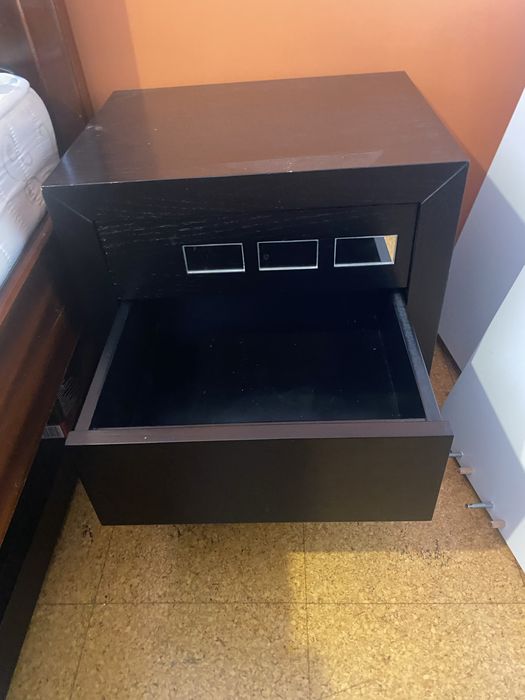 2 mesinhas de cabeceira