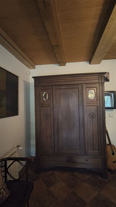 Dębowa szafa, secesja?