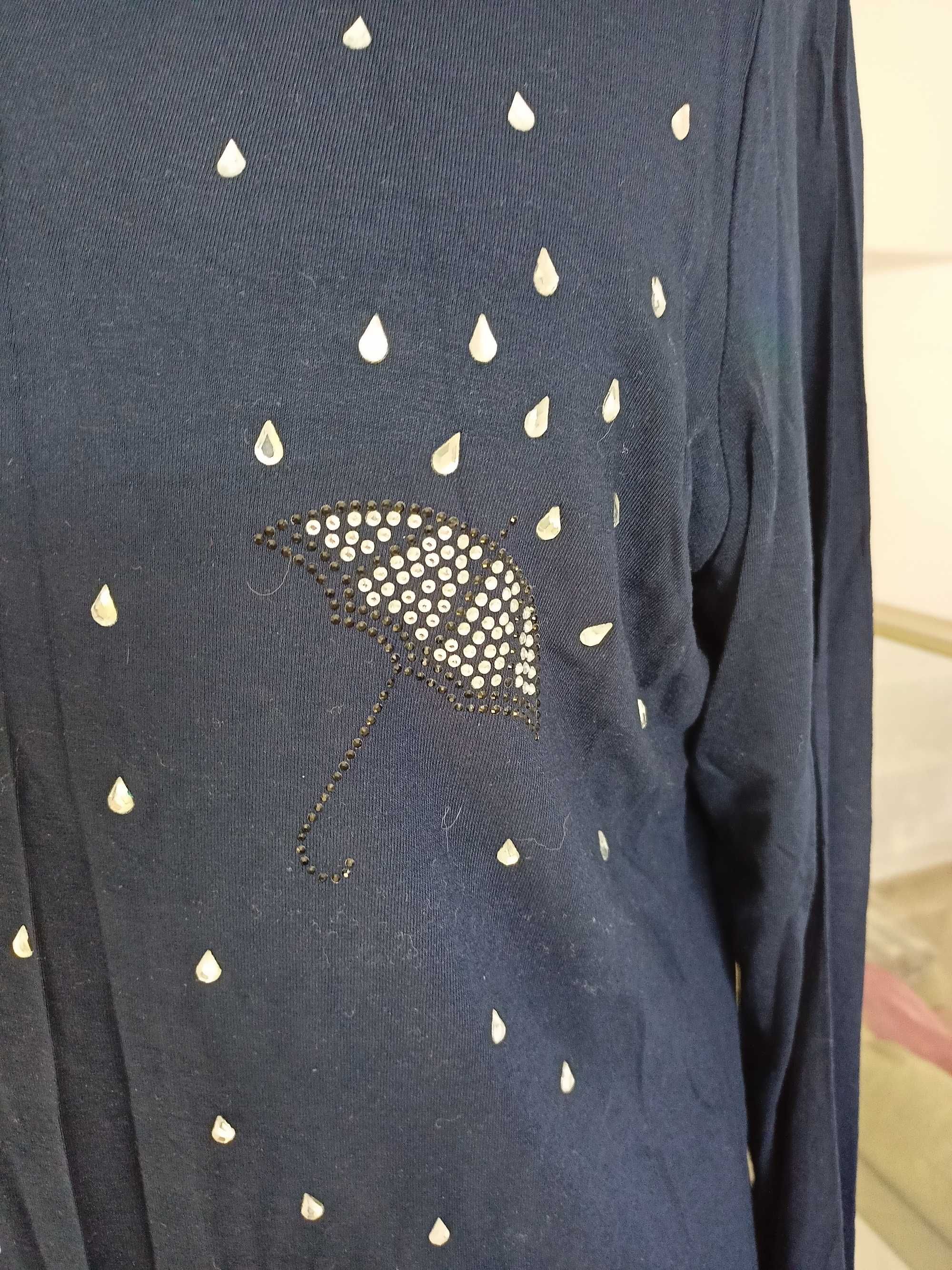 Bluzka 48 zdobiona w parasolki i krople deszczu