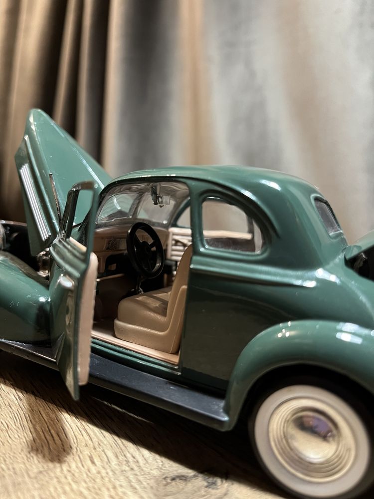 Модель машинки CHEVROLET COUPE 1939 год 1/24 и Bmw x5