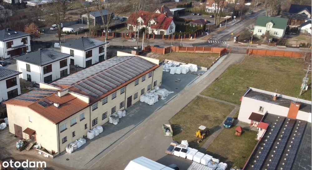 2 hale (2x500 mkw) wyposażone w regały półkowe