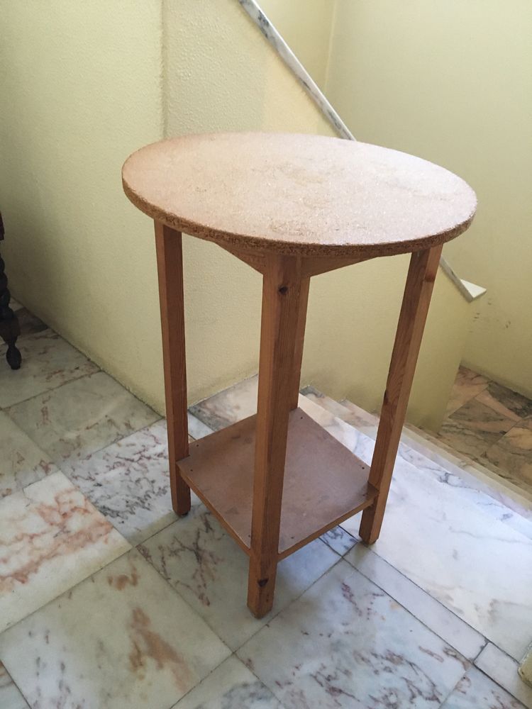 Mesa alta de madeira