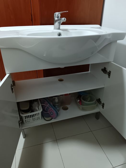 Lavatório com armário