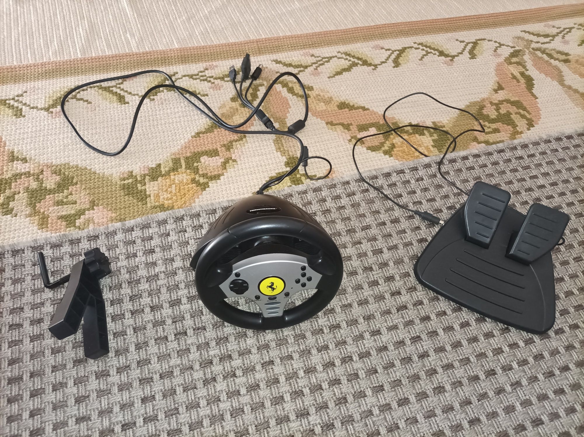 Volante Universal Thrustmaster