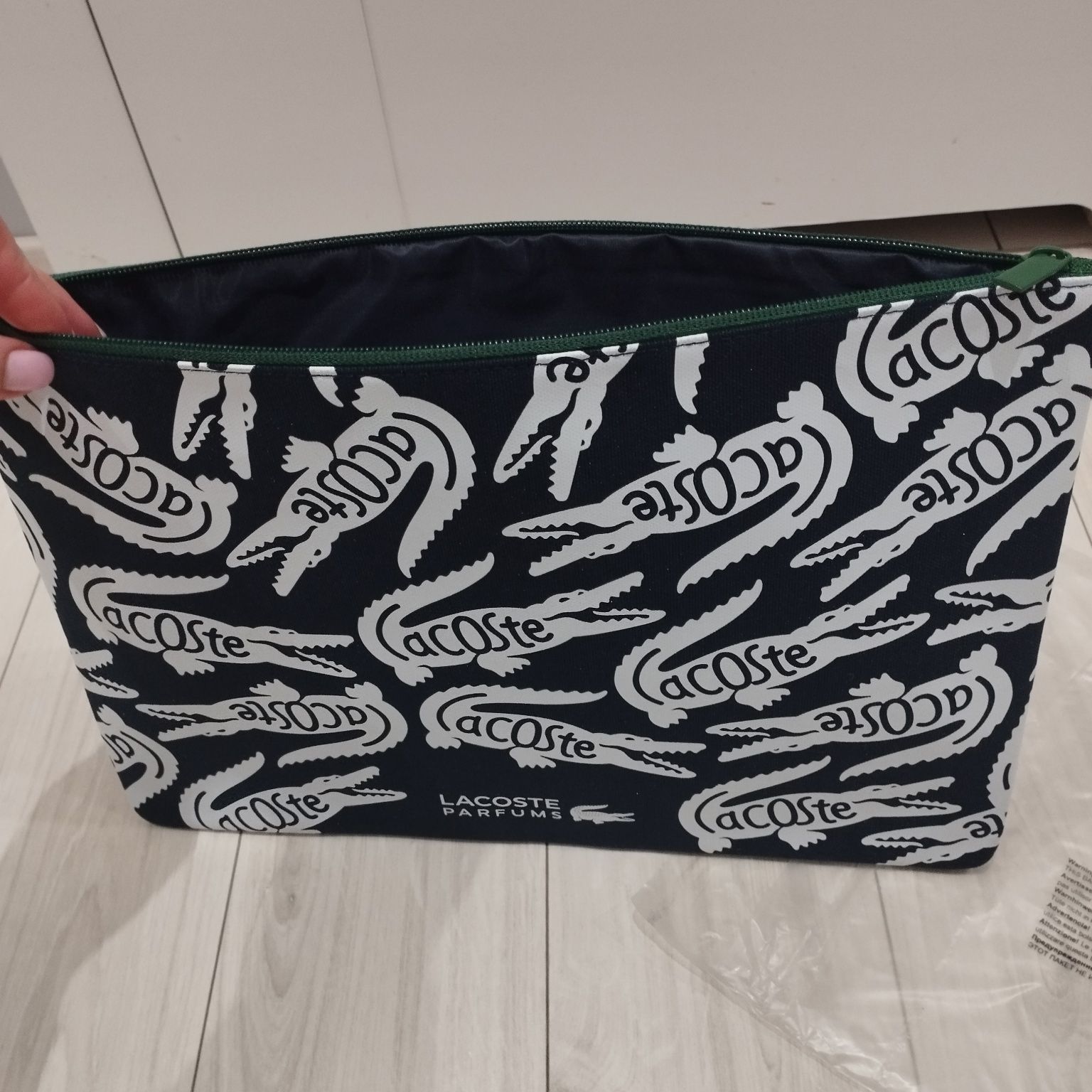 Nowe etui/pokrowiec na laptopa Lacoste