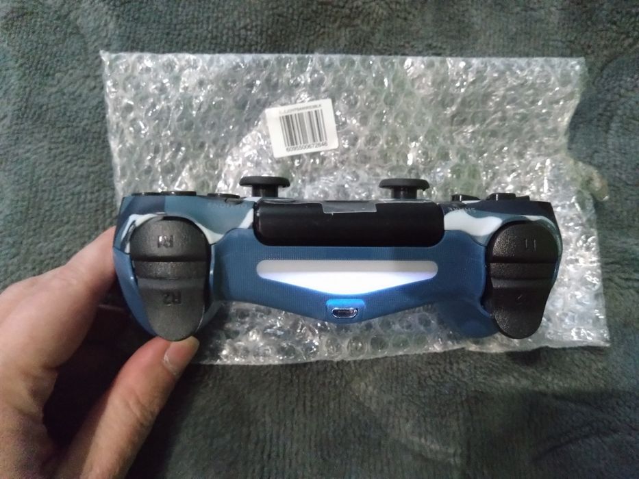 Pad do PS4 x 2 moro za 120 zł