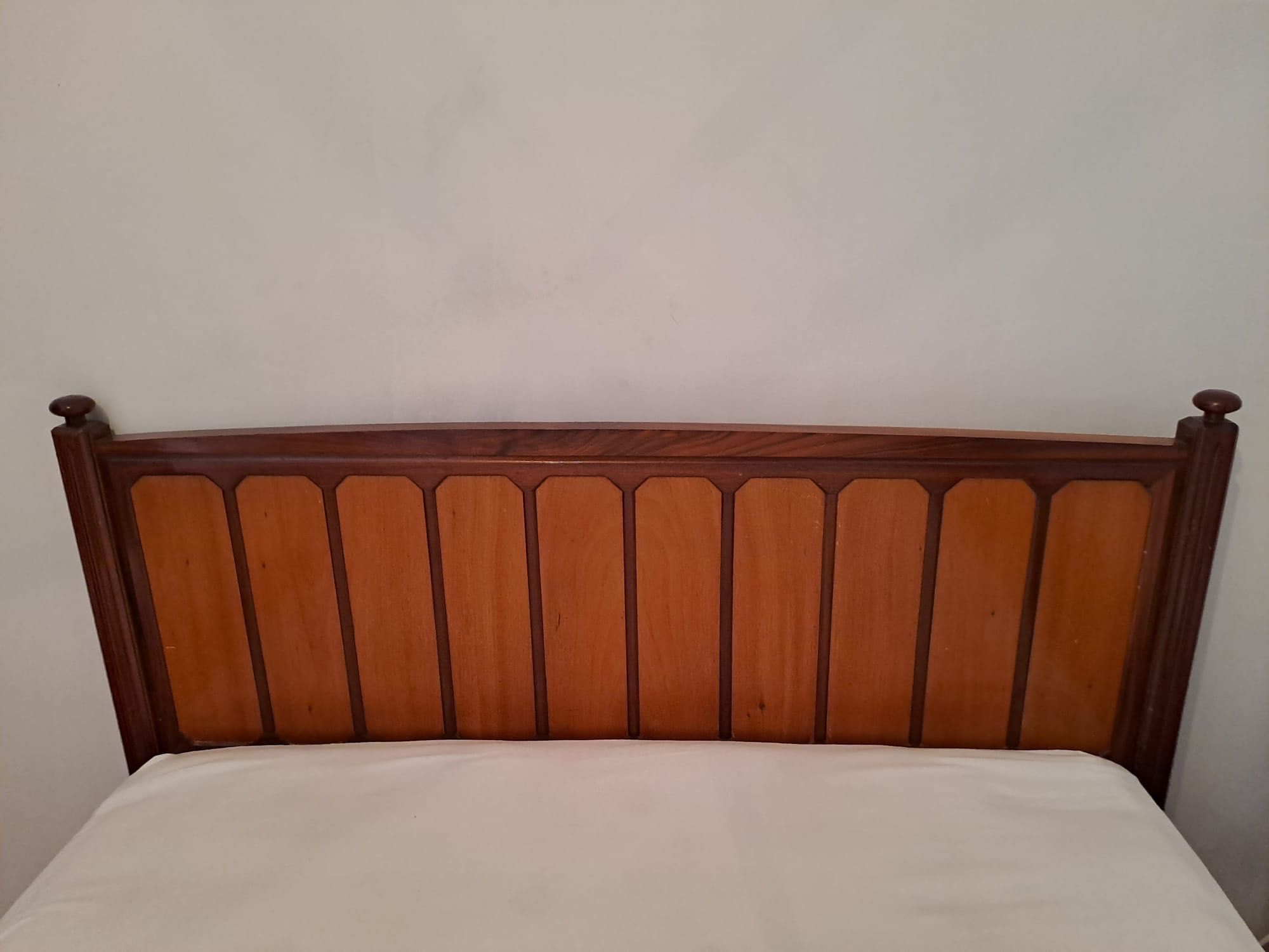 Vendo móveis de madeira