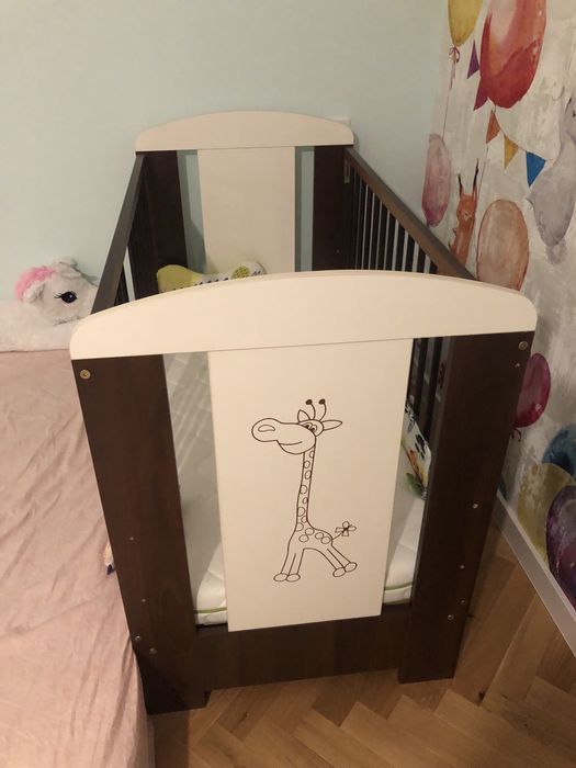 Łóżeczko drewniane Safari z żyrafką