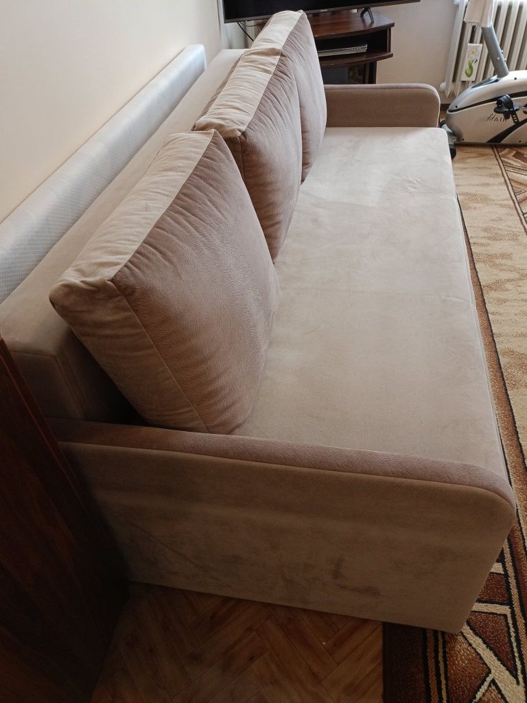 Sofa kanapa rozkładana z poduszkami